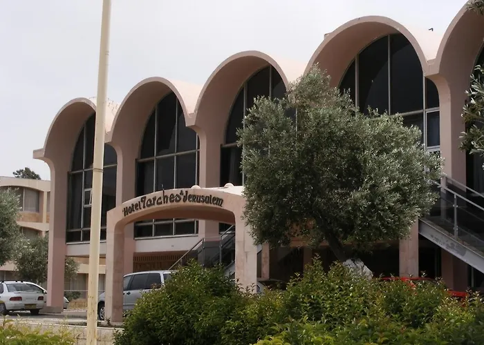 Seven Arches Hotel