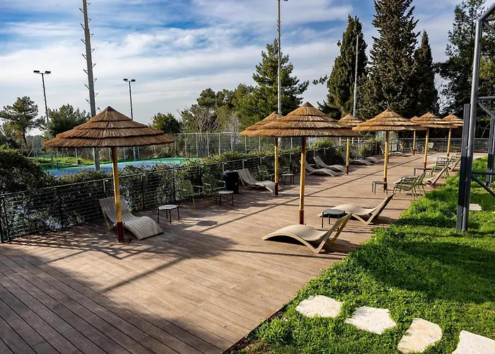 C Hotel Neve Ilan