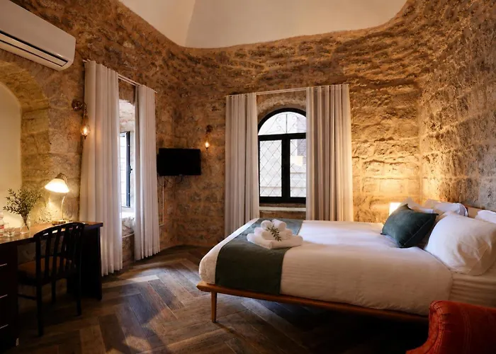 Petrakis Inn